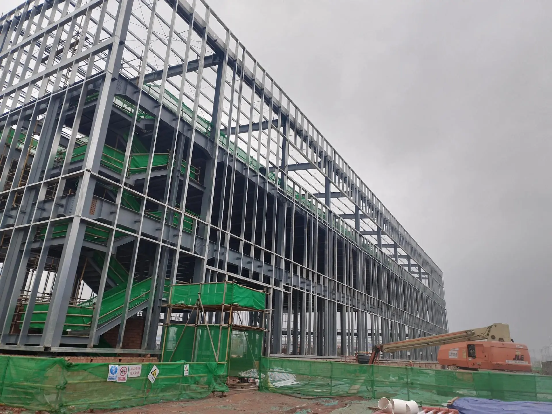 Characteristics and performance of steel structures